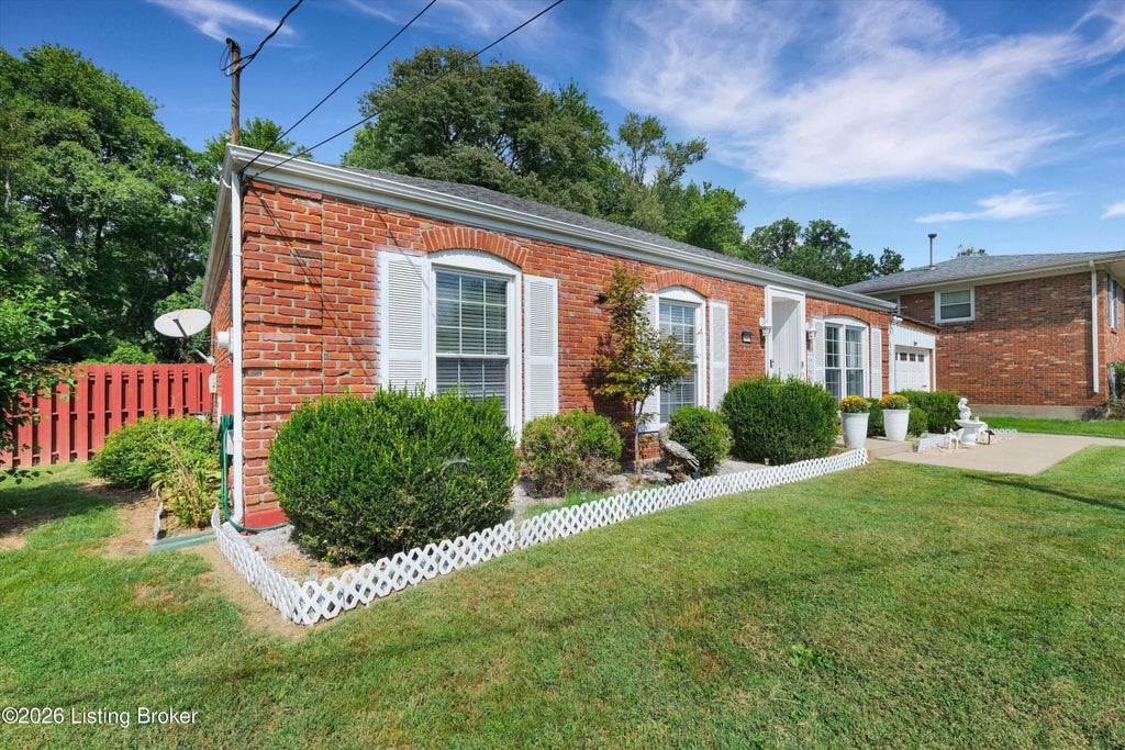 Photo of 3615 Cutler Rd, Louisville, KY 40219 (MLS # 1729976)