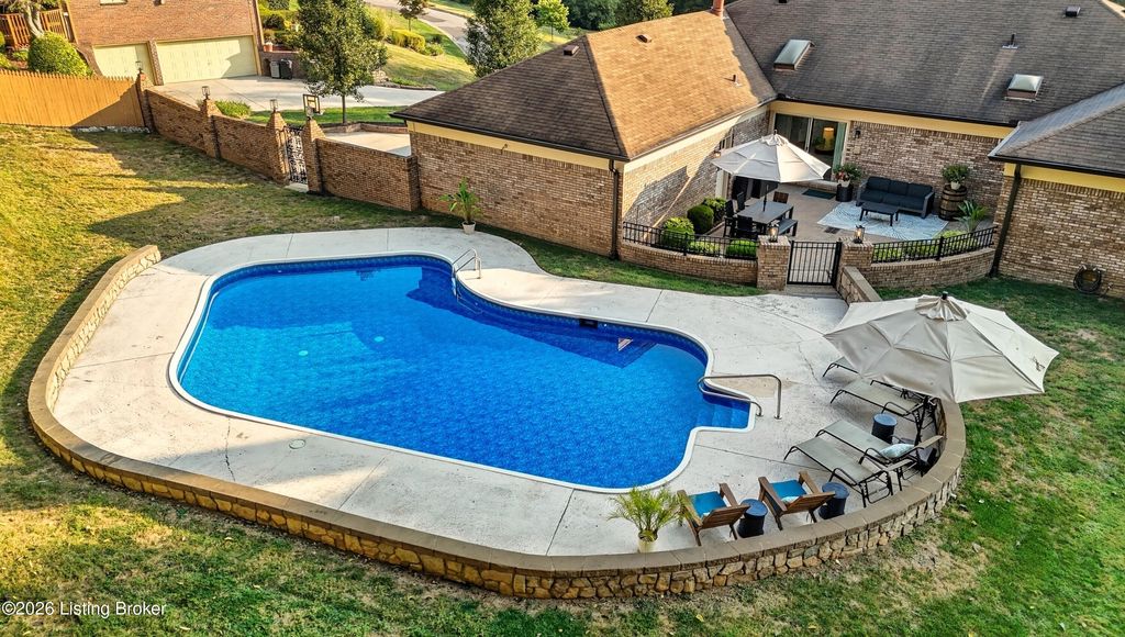 Photo of 2408 Phoenix Hill Dr, Louisville, KY 40207 (MLS # 1709936)