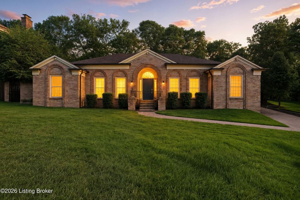 Photo of 2408 Phoenix Hill Dr, Louisville, KY 40207 (MLS # 1709936)