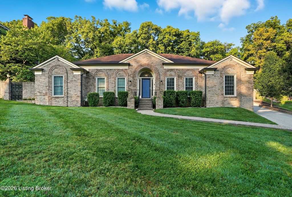 Photo of 2408 Phoenix Hill Dr, Louisville, KY 40207 (MLS # 1709936)
