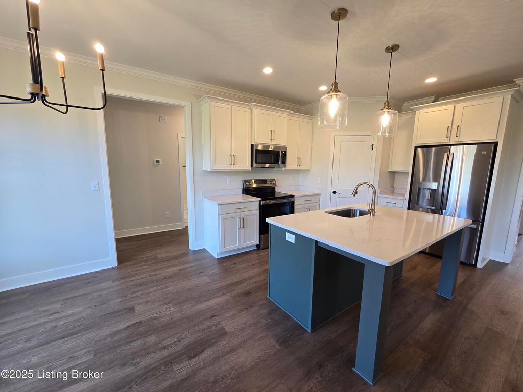 Photo of 4425 Lochridge Pkwy, Jeffersontown, KY 40299 (MLS # 1704076)