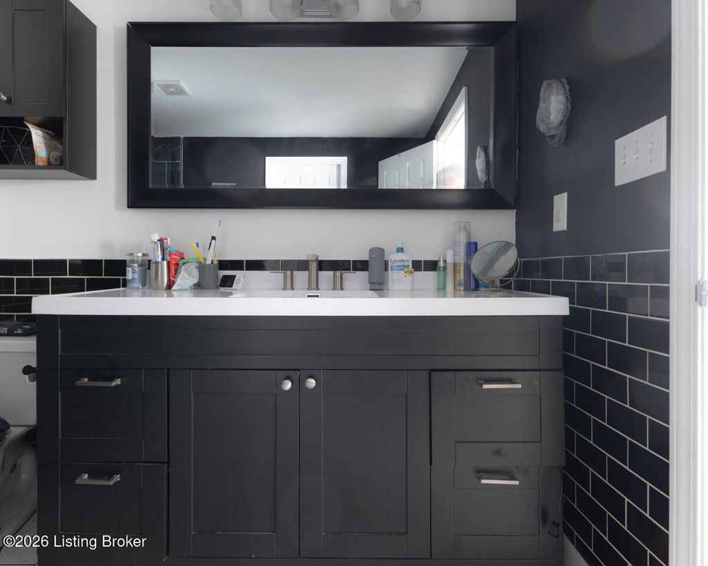 Photo of 1038 High St, Shelbyville, KY 40065 (MLS # 1713749)