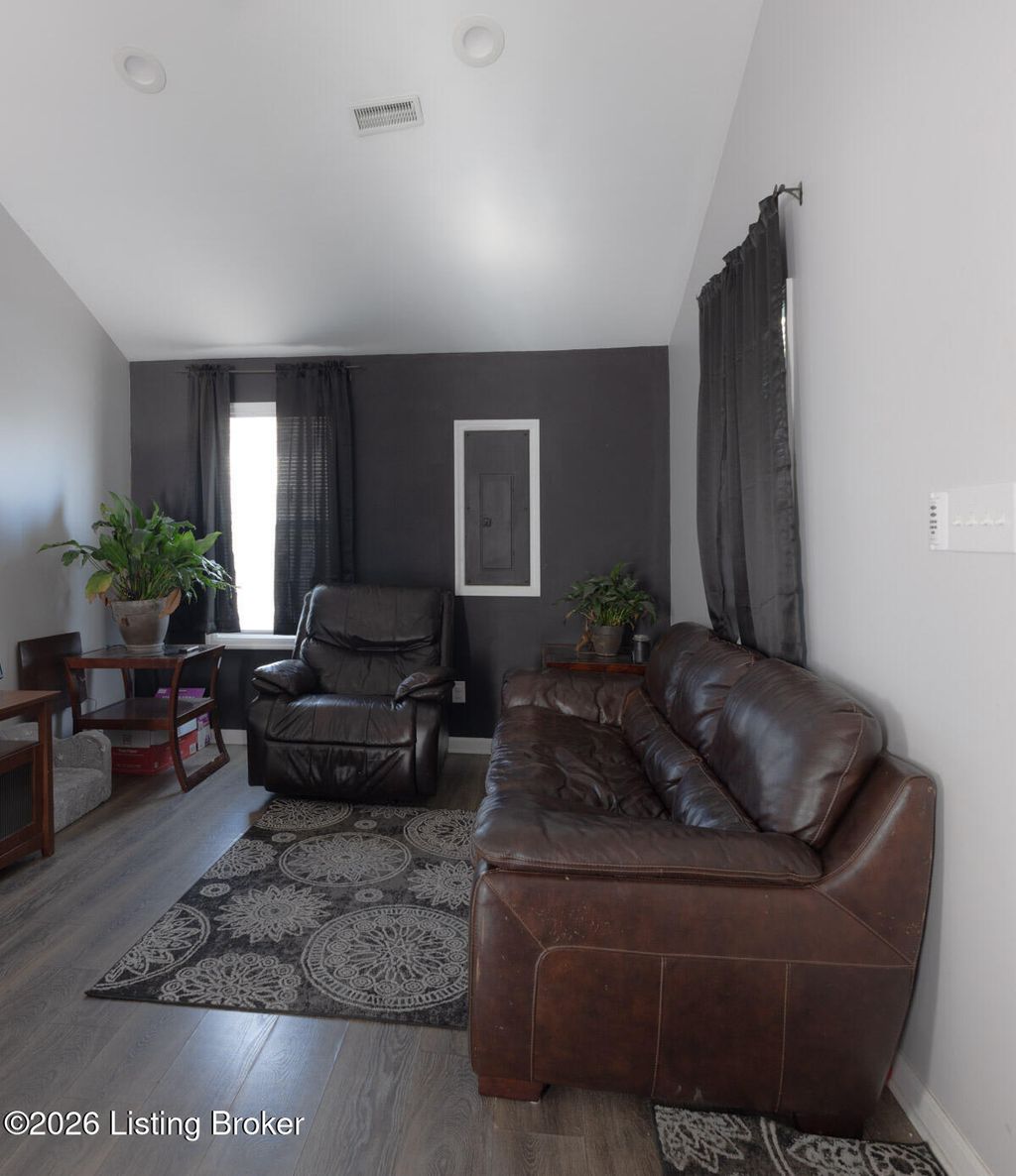 Photo of 1038 High St, Shelbyville, KY 40065 (MLS # 1713749)