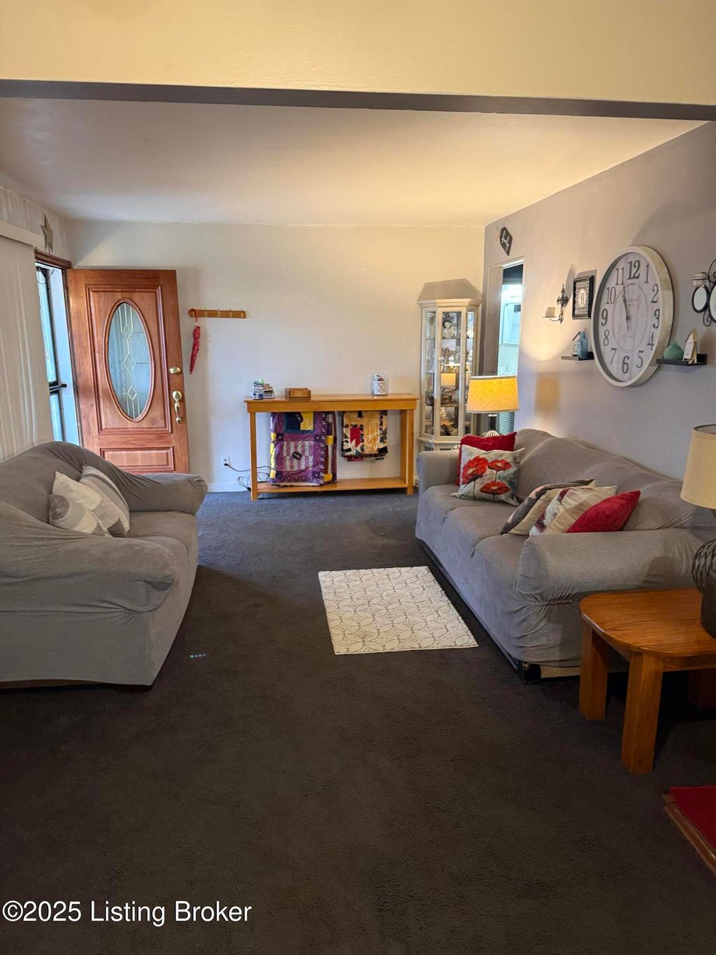 Photo of 5315 Velle Vista Dr, Louisville, KY 40272 (MLS # 1704270)