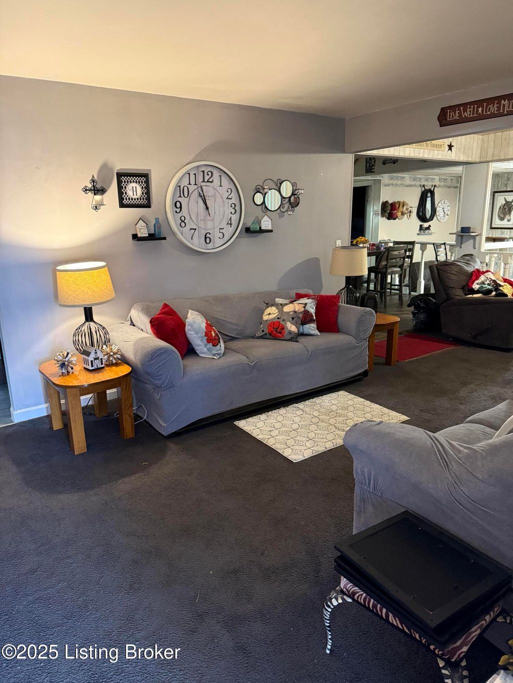 Photo of 5315 Velle Vista Dr, Louisville, KY 40272 (MLS # 1704270)