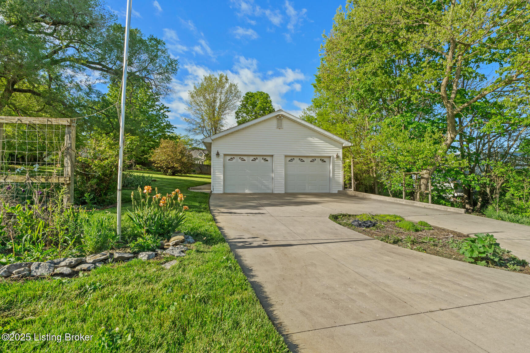 140 W Cross, New Castle, Pennsylvania image 29