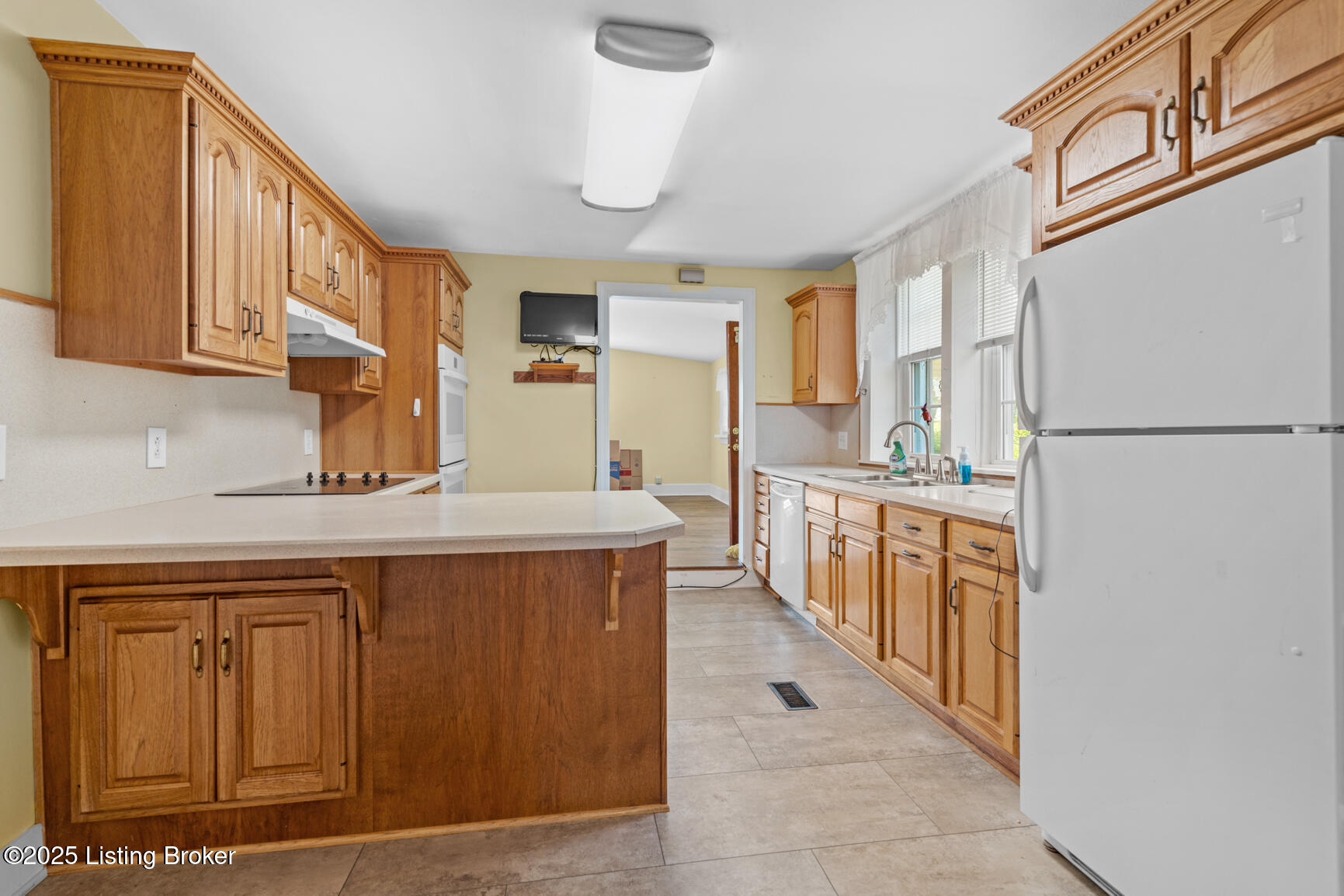 140 W Cross, New Castle, Pennsylvania image 9
