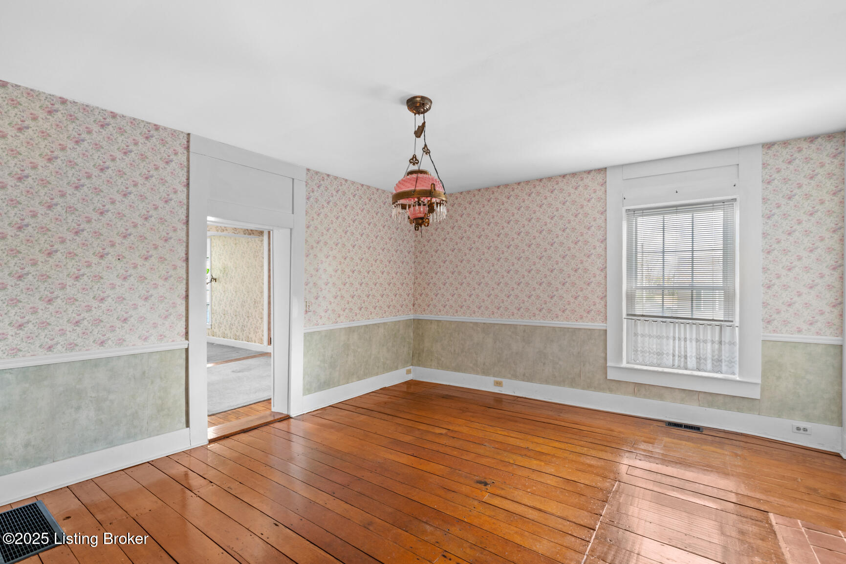140 W Cross, New Castle, Pennsylvania image 6