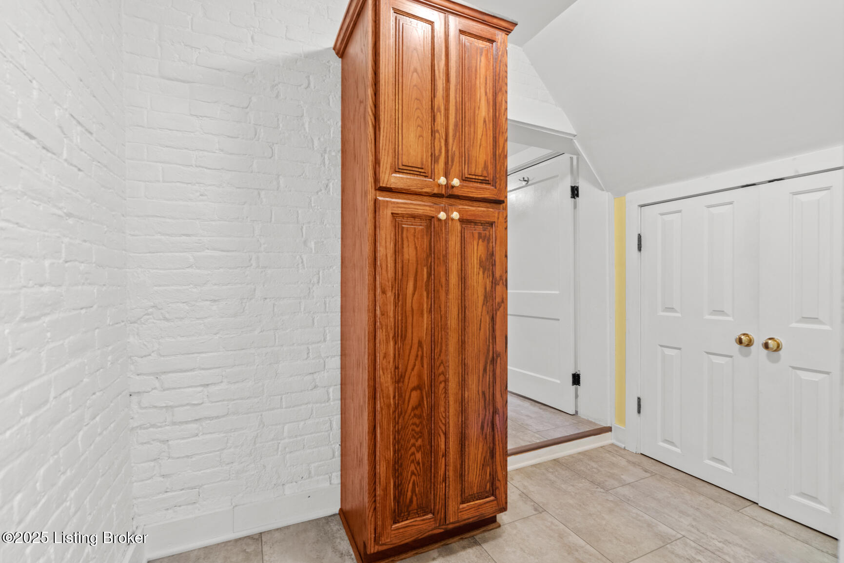 140 W Cross, New Castle, Pennsylvania image 22