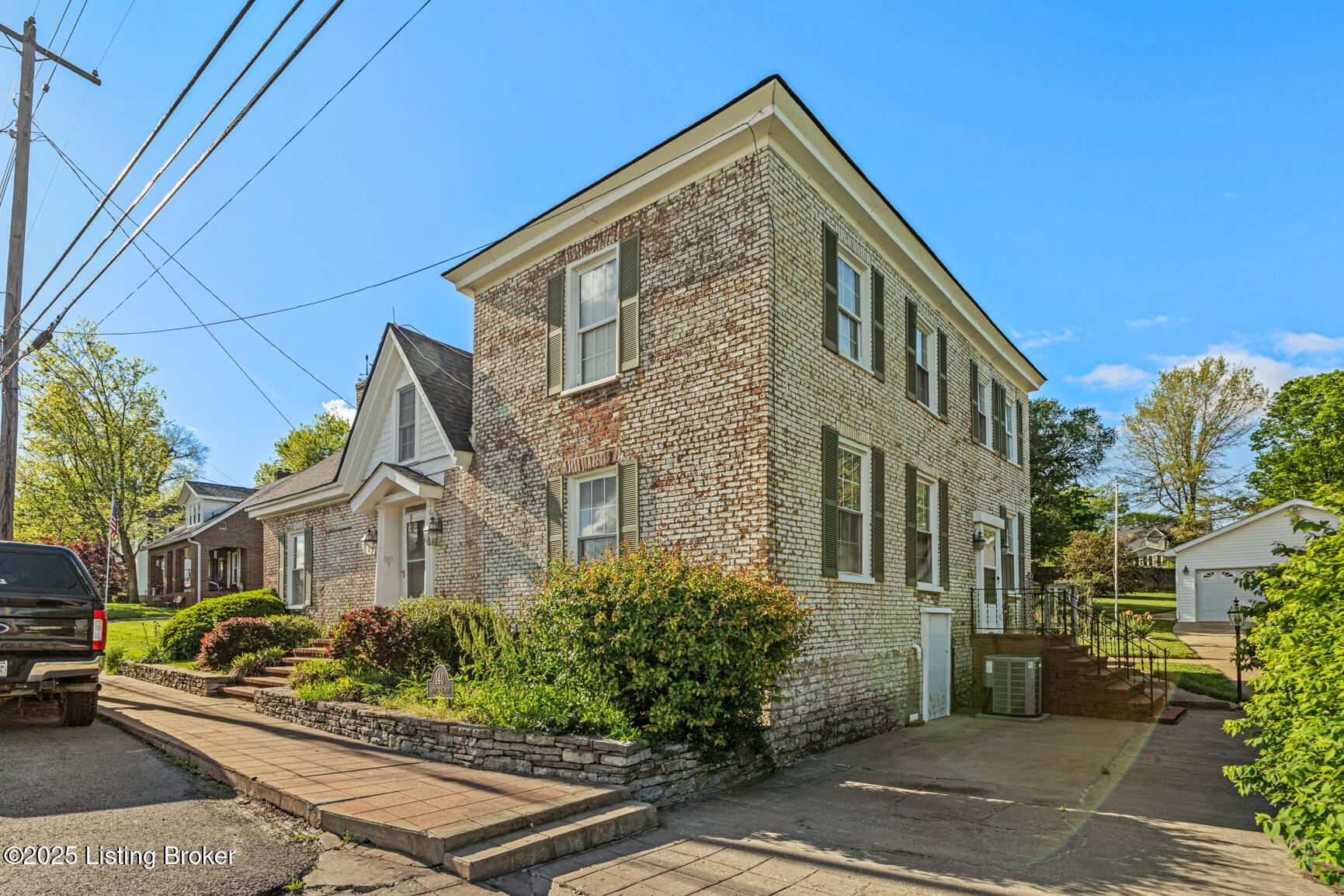 140 W Cross, New Castle, Pennsylvania image 2