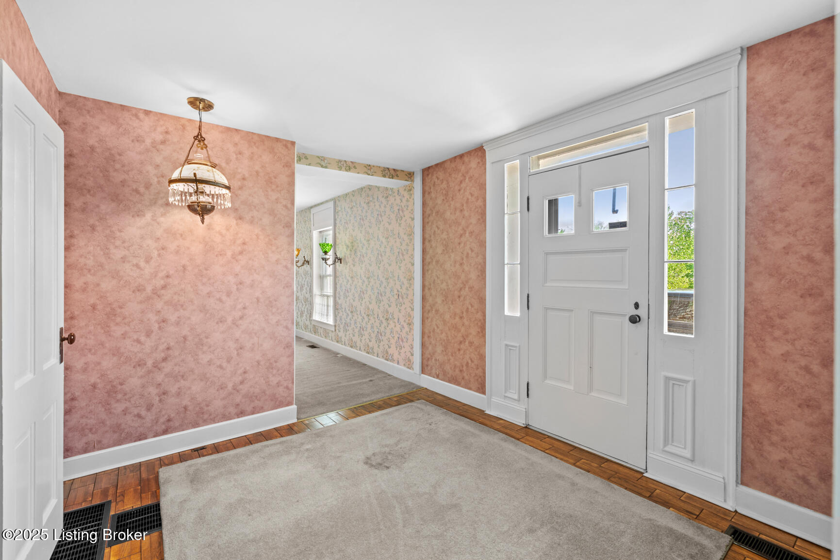 140 W Cross, New Castle, Pennsylvania image 4
