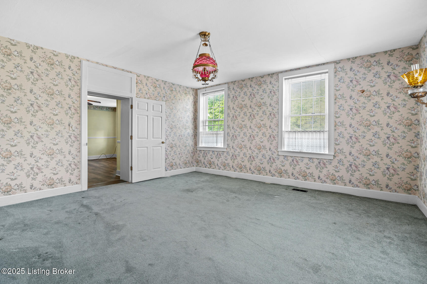 140 W Cross, New Castle, Pennsylvania image 8