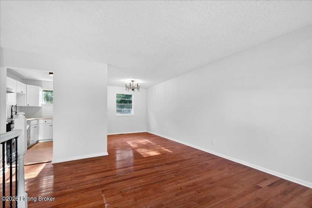 Photo of 3912 Riveroaks Cir, Louisville, KY 40241 (MLS # 1708364)