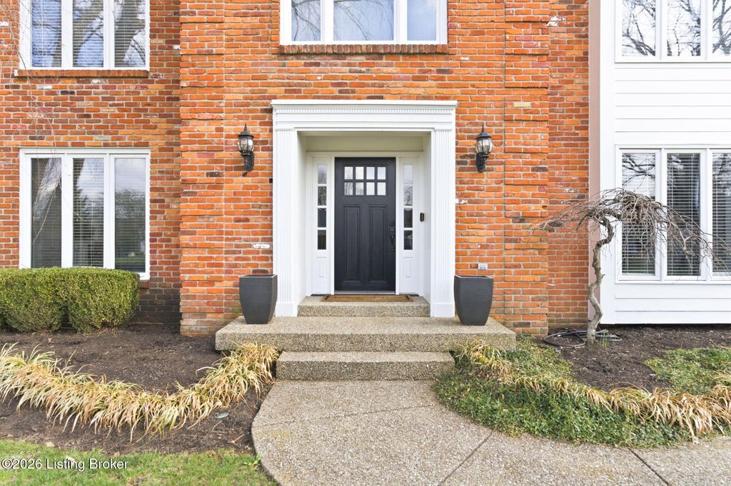 Photo of 821 Foxfire Dr, Louisville, KY 40223 (MLS # 1711179)