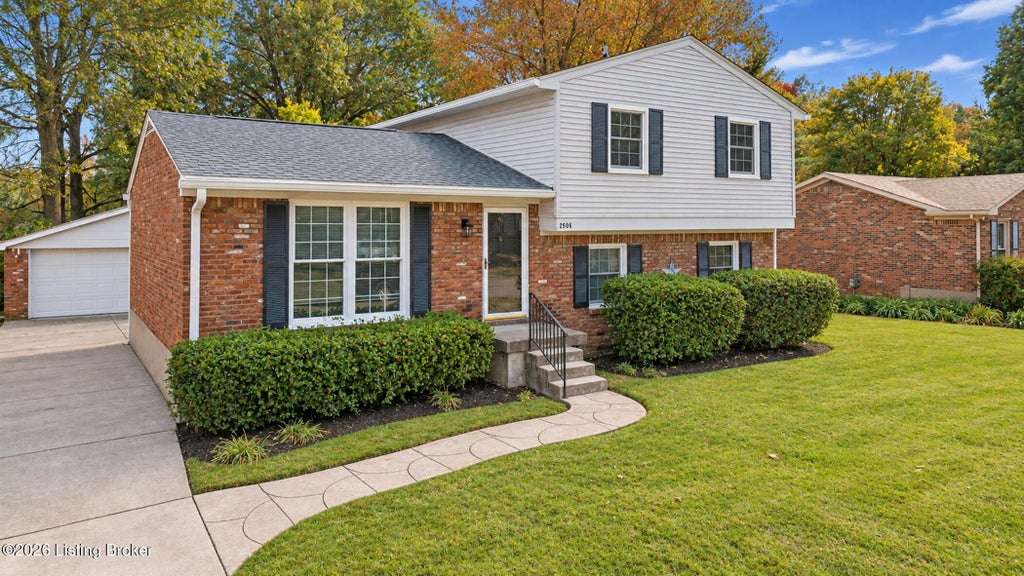Photo of 2506 Dora Dr, Louisville, KY 40214 (MLS # 1733335)