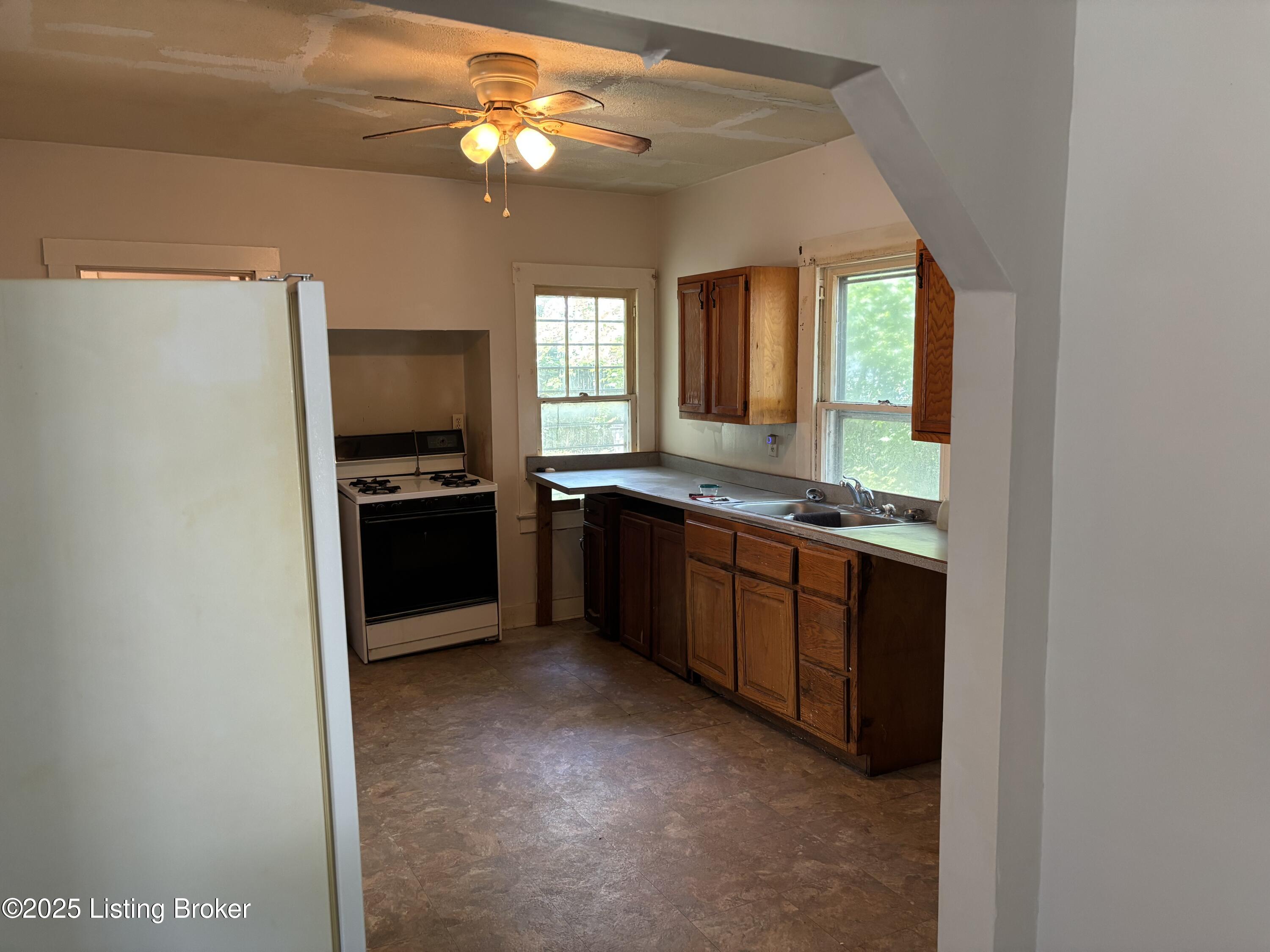 1774 W Gaulbert Ave, Louisville, Pennsylvania image 7