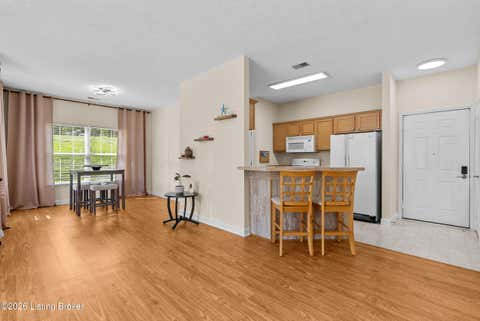 Condo For Sale - 7315 St Andrews Woods Cir #103<br/> Louisville, KY 40214