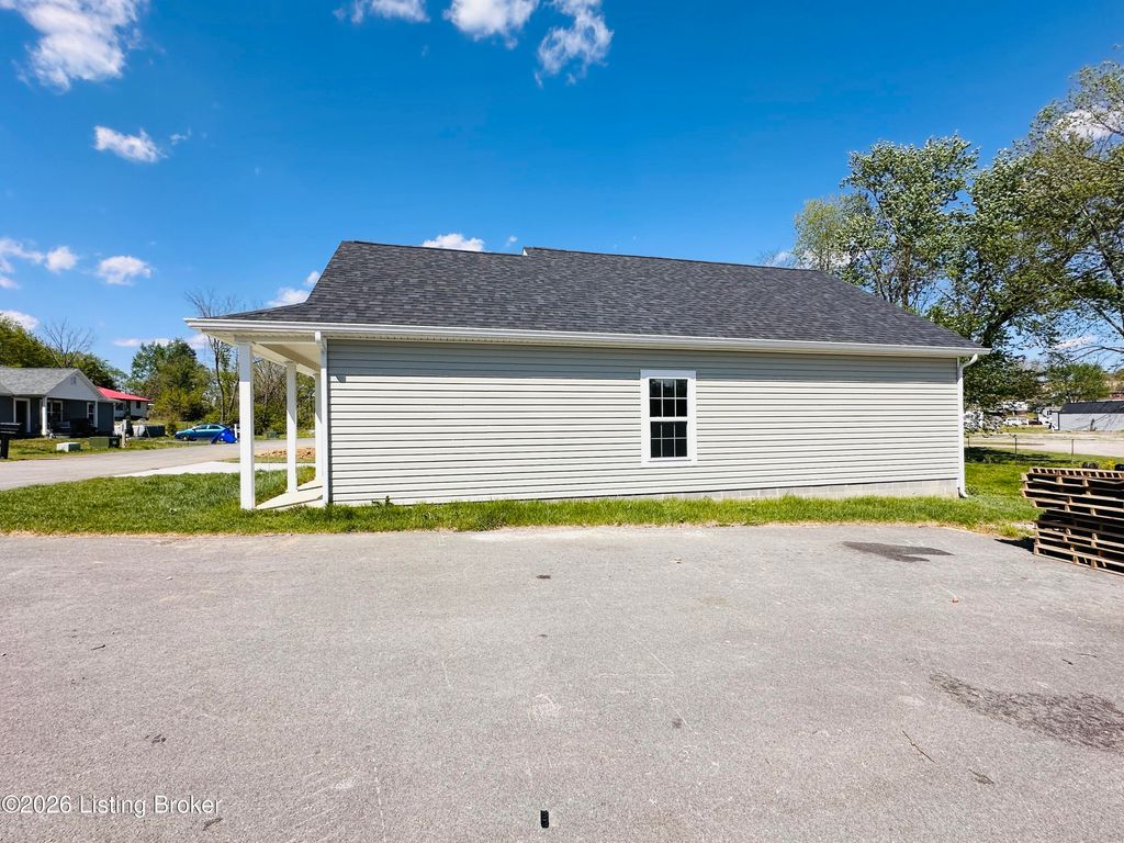 Photo of 401 Strawberry Ln, Leitchfield, KY 42754 (MLS # 1713727)