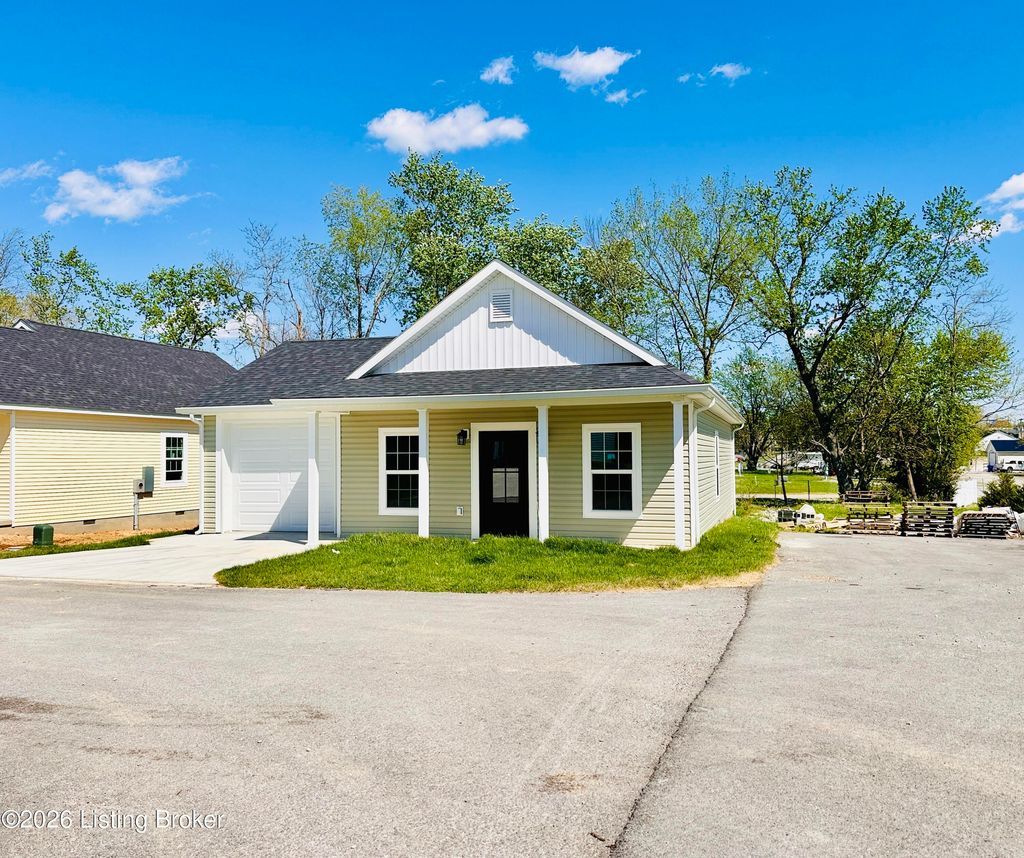 Photo of 401 Strawberry Ln, Leitchfield, KY 42754 (MLS # 1713727)