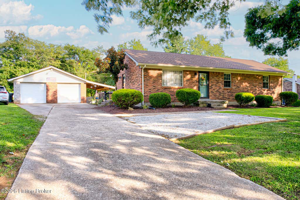 Photo of 1329 Wales Run Rd, Mt Washington, KY 40047 (MLS # 1727099)