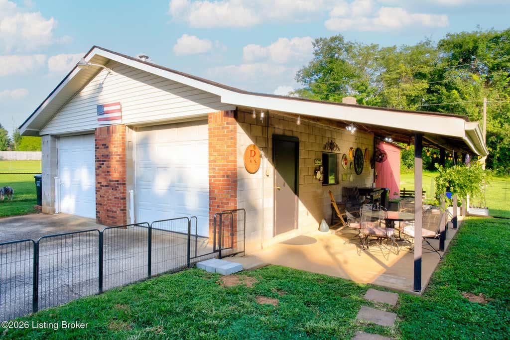 Photo of 1329 Wales Run Rd, Mt Washington, KY 40047 (MLS # 1727099)