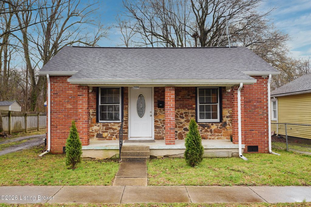 Photo of 209 Haycraft St, Elizabethtown, KY 42701 (MLS # 1710791)