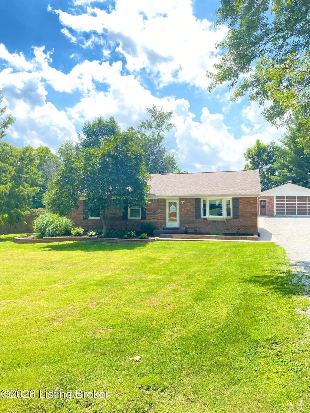 Photo of 974 Trout Ln, Shelbyville, KY 40065 (MLS # 1725541)