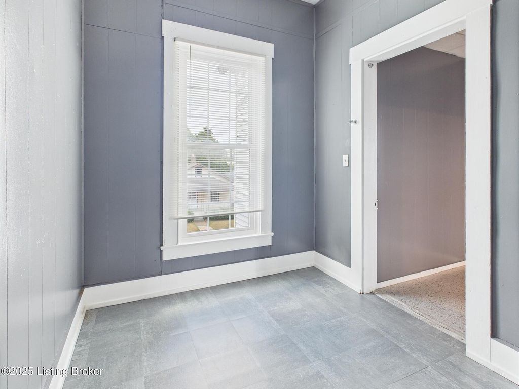 Photo of 1919 Center St, New Albany, IN 47150 (MLS # 1705119)