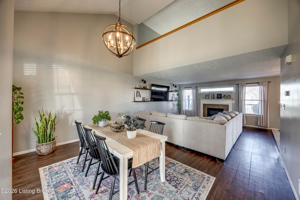 Photo of 4516 Fallen Apple Ln, Louisville, KY 40218 (MLS # 1710200)