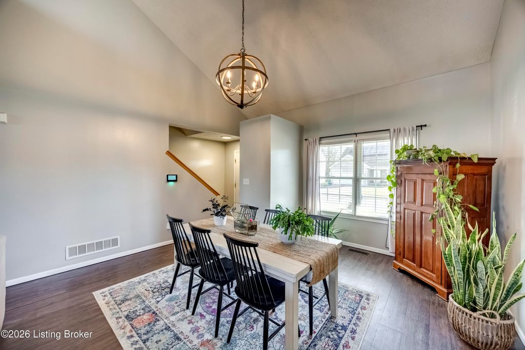 Photo of 4516 Fallen Apple Ln, Louisville, KY 40218 (MLS # 1710200)