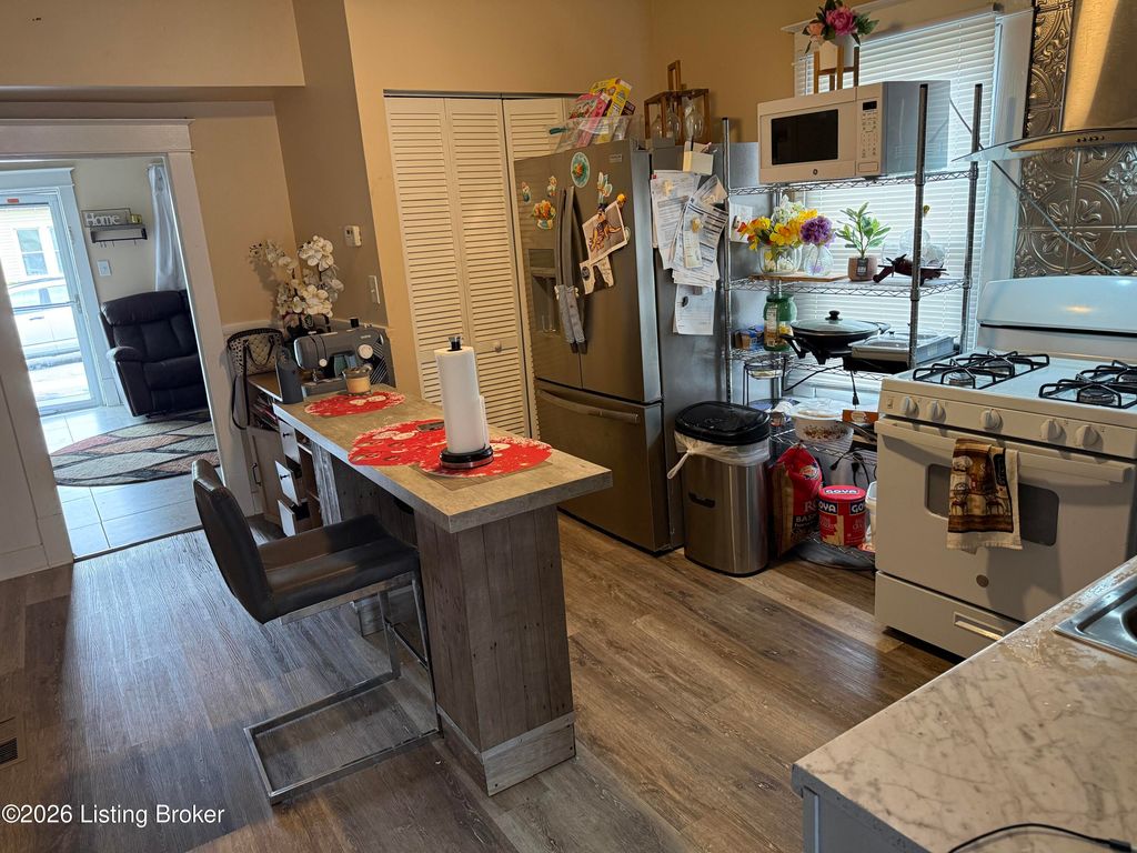 Photo of 2062 Allene Ave, Louisville, KY 40217 (MLS # 1712876)