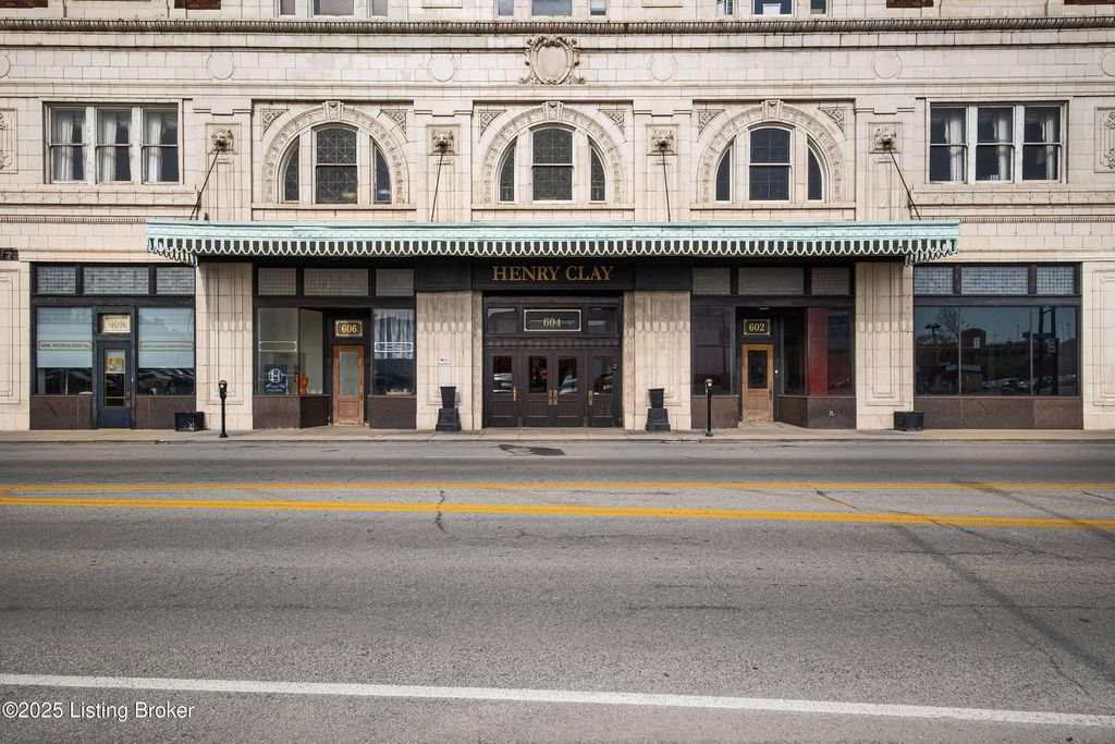Photo of 604 S 3rd St #810, Louisville, KY 40202 (MLS # 1717148)