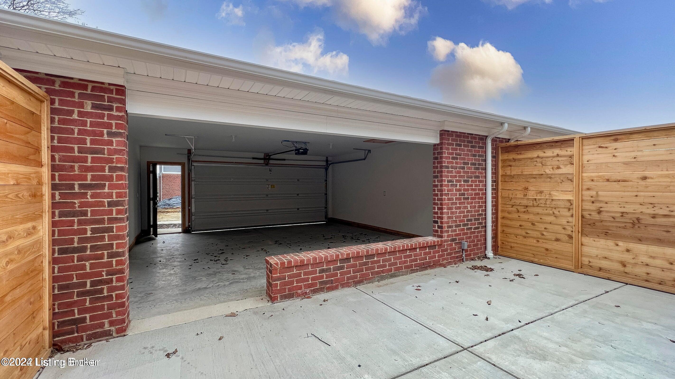 702 Burnett Farm Ln, Louisville, Kentucky image 35