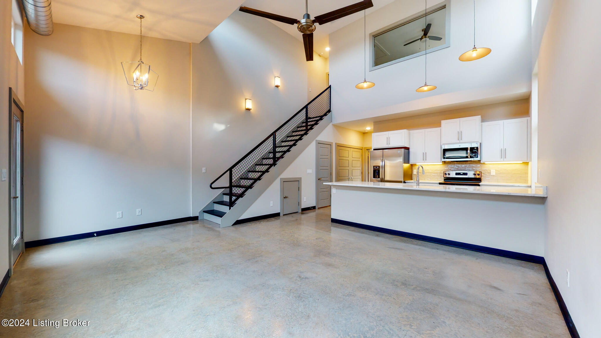 702 Burnett Farm Ln, Louisville, Kentucky image 2
