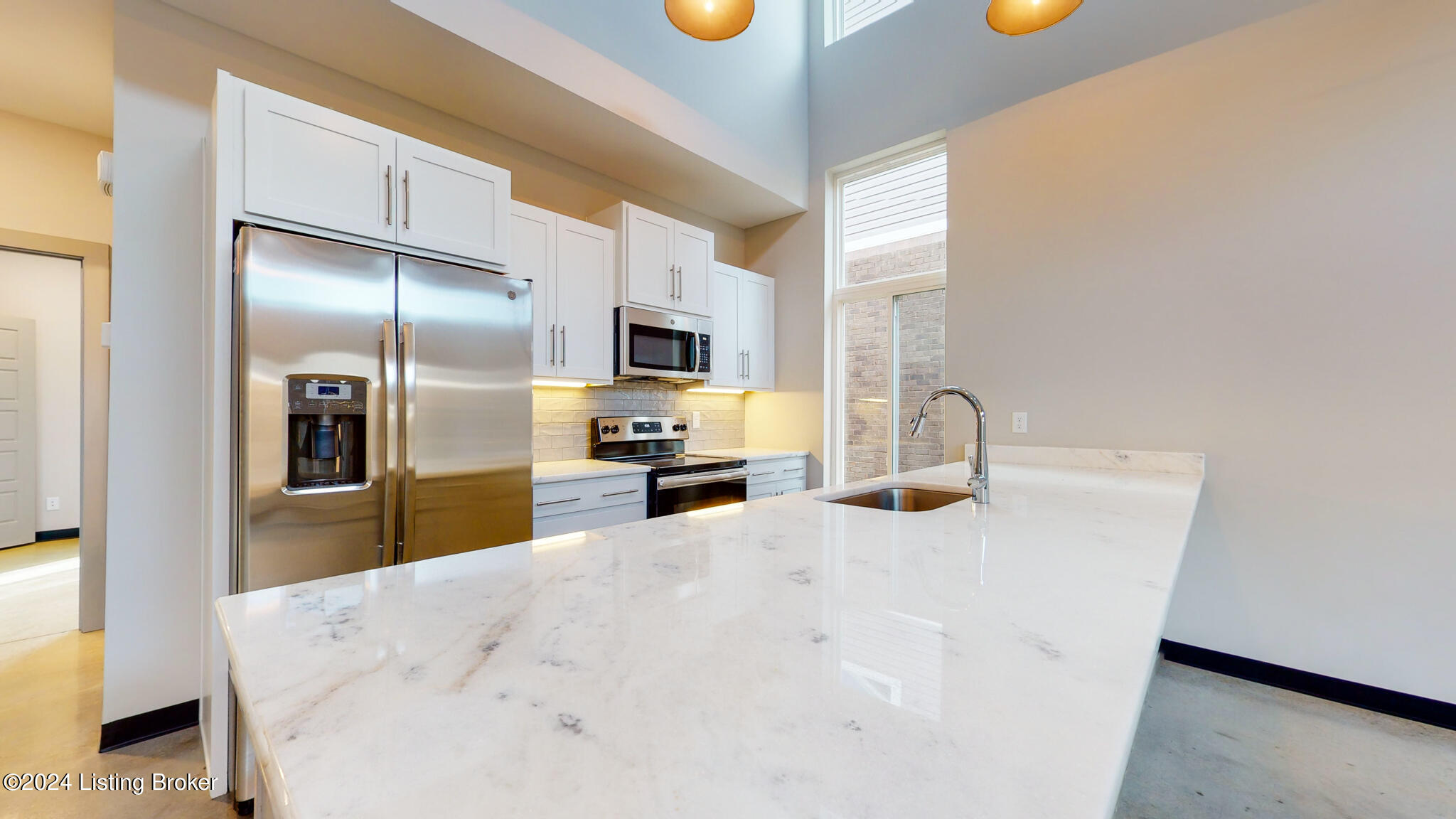 702 Burnett Farm Ln, Louisville, Kentucky image 8