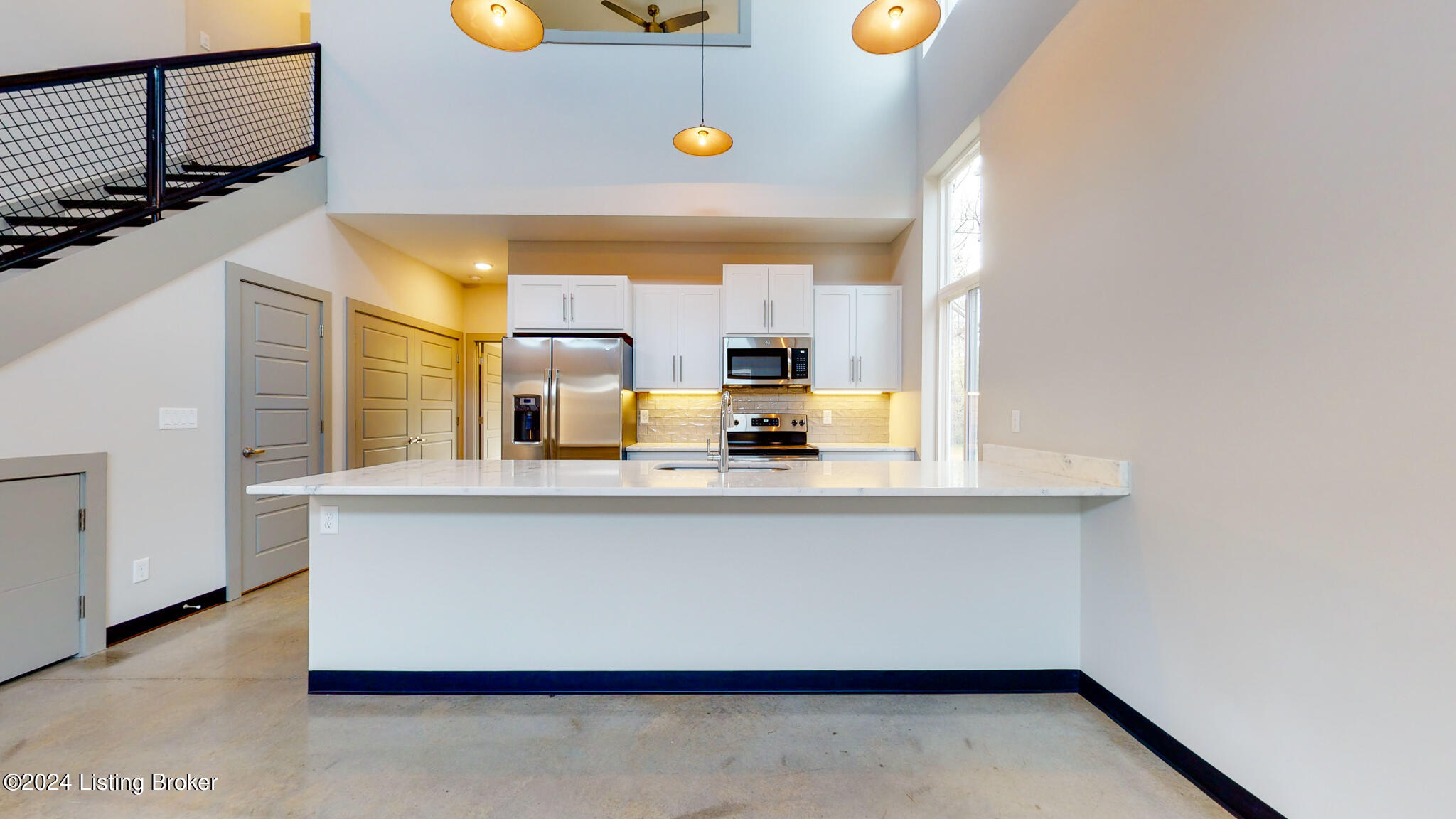 702 Burnett Farm Ln, Louisville, Kentucky image 3