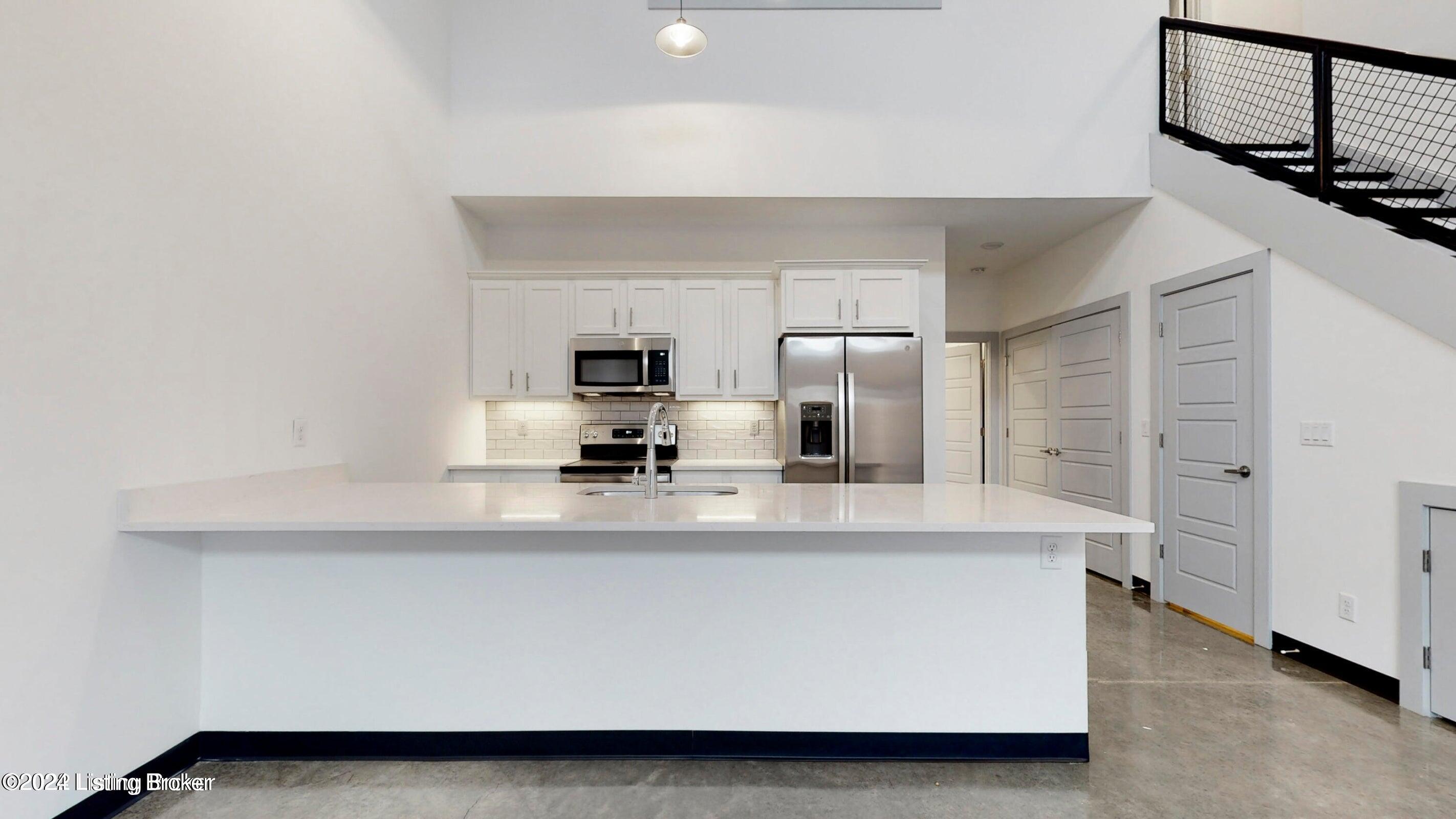 702 Burnett Farm Ln, Louisville, Kentucky image 17