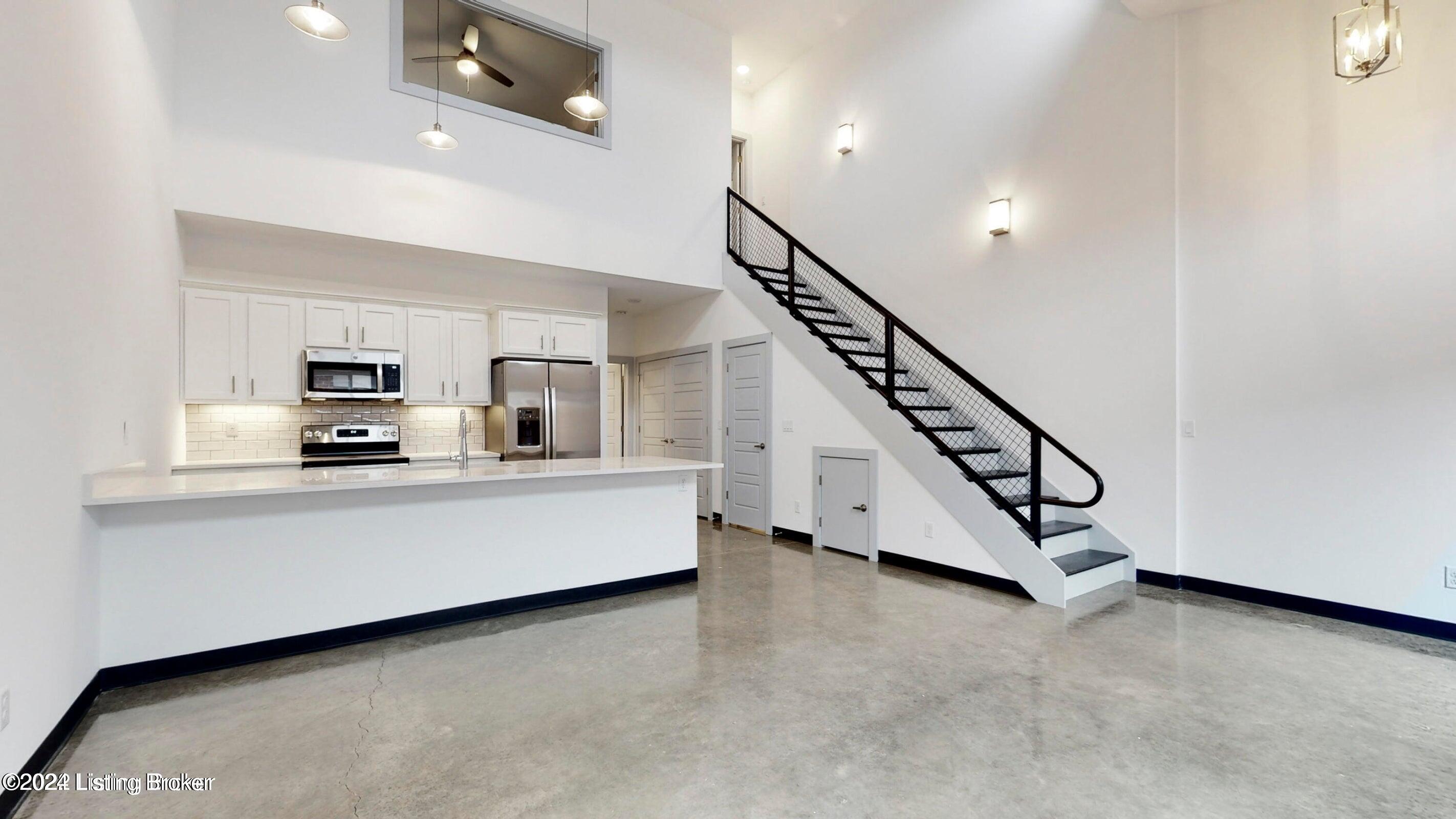 702 Burnett Farm Ln, Louisville, Kentucky image 4
