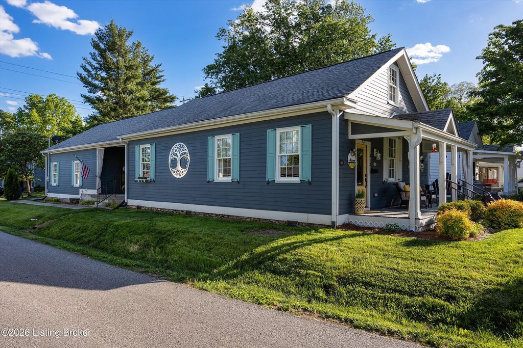 Photo of 313 E Main St, La Grange, KY 40031 (MLS # 1717249)