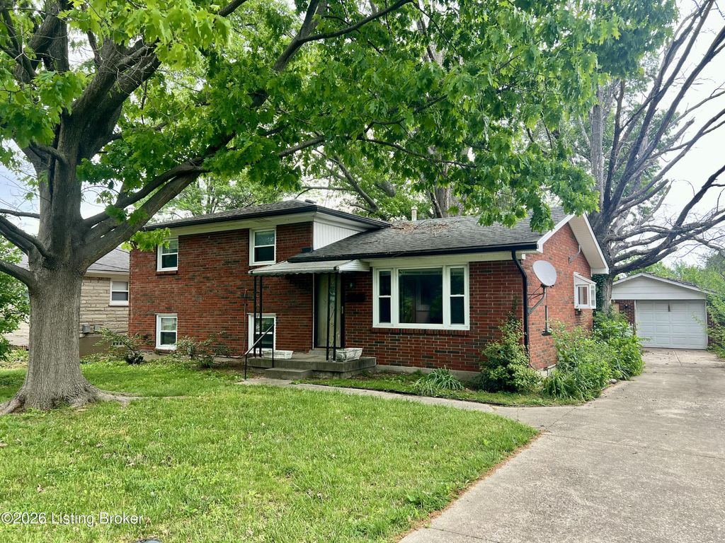 Photo of 7405 Beahl Blvd, Louisville, KY 40258 (MLS # 1715920)