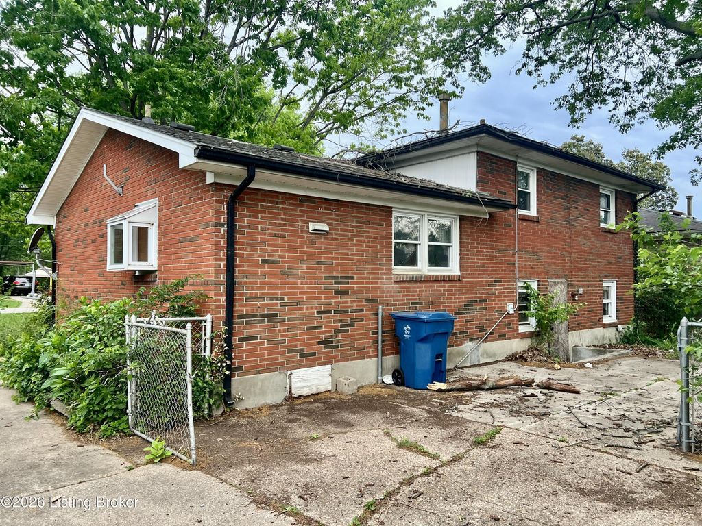 Photo of 7405 Beahl Blvd, Louisville, KY 40258 (MLS # 1715920)