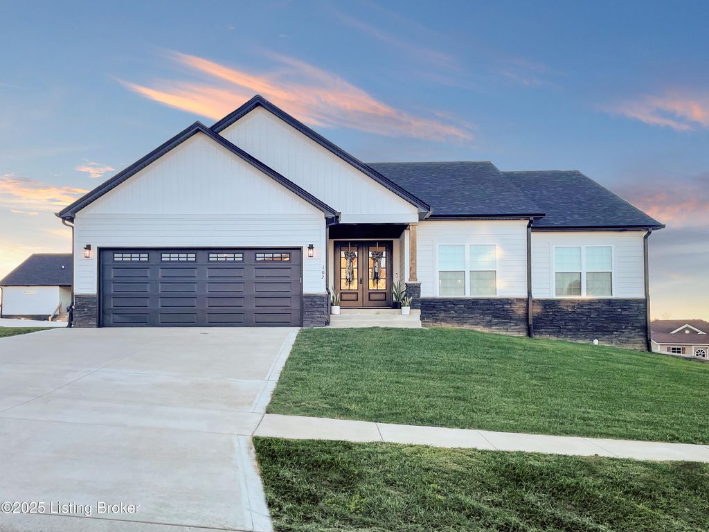 Photo of 102 Kentucky Oaks Trail, Elizabethtown, KY 42701 (MLS # 1701927)