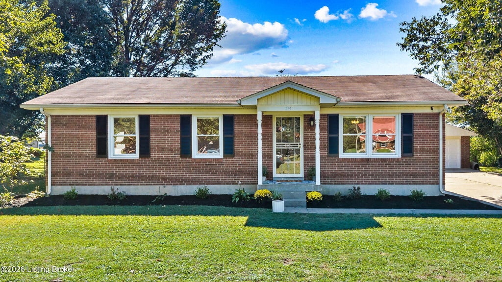 Photo of 239 Sandra Dr, Mt Washington, KY 40047 (MLS # 1731326)