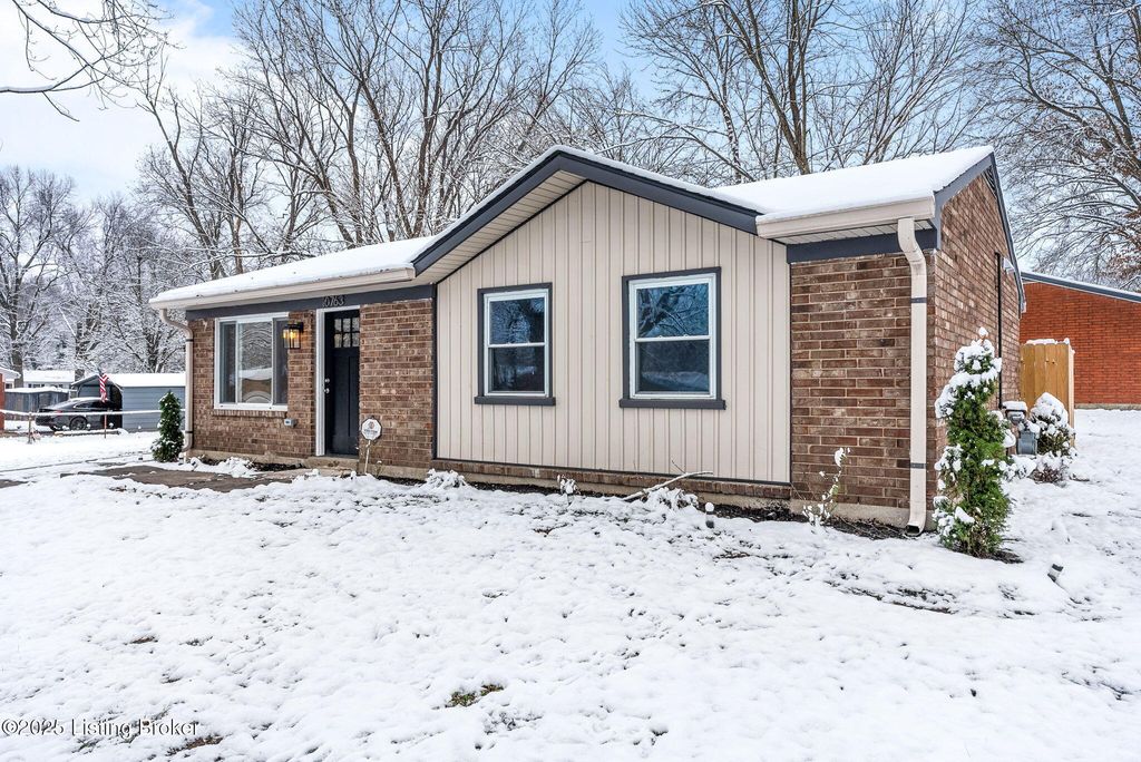 Photo of 10763 Tarrytowne Rd, Louisville, KY 40272 (MLS # 1704720)