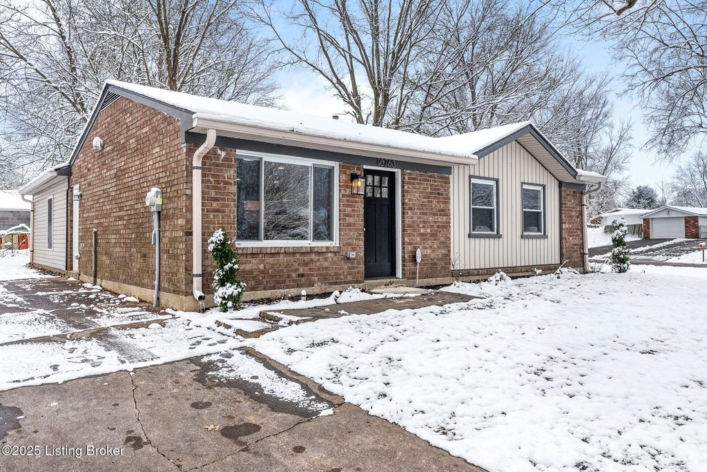 Photo of 10763 Tarrytowne Rd, Louisville, KY 40272 (MLS # 1704720)