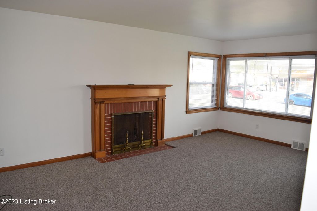 Photo of 3001 Hikes Ln, Louisville, KY 40220 (MLS # 1634338)