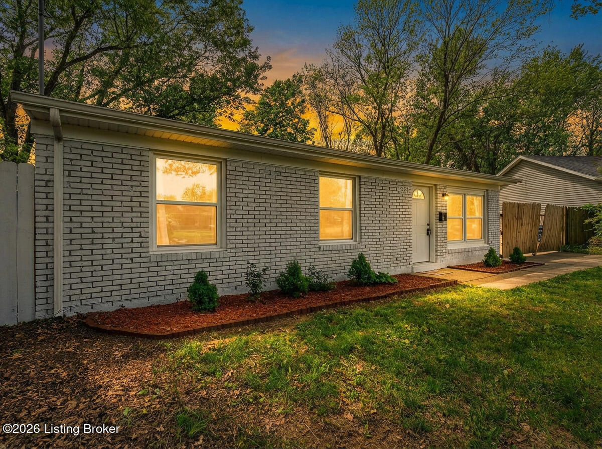 Photo 1 of 20 — 10906 Milwaukee Way, Louisville, KY 40272