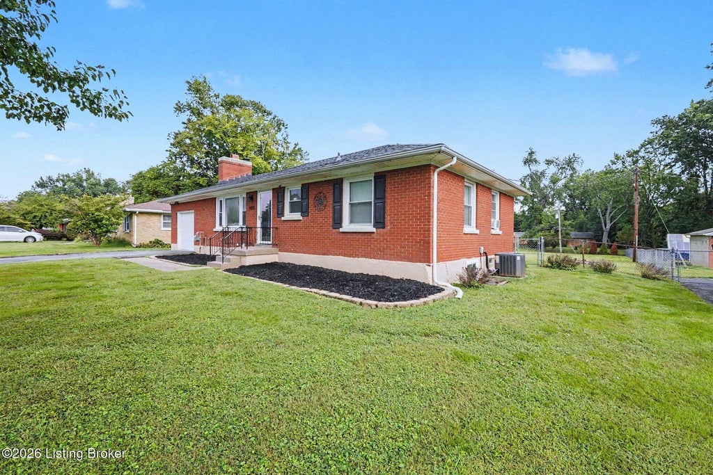Photo of 9913 Vega Ln, Louisville, KY 40272 (MLS # 1727205)
