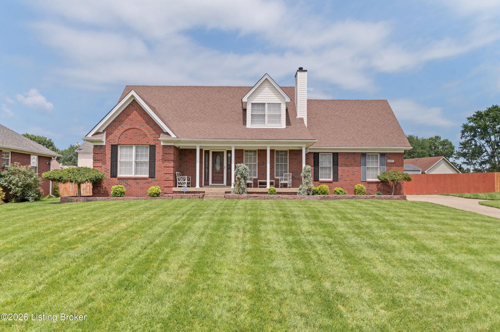 Photo of 6403 Autumn Oak Way, Louisville, KY 40272 (MLS # 1724264)
