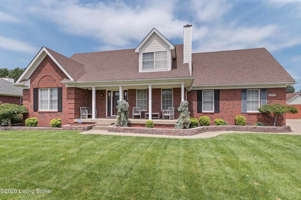 Photo of 6403 Autumn Oak Way, Louisville, KY 40272 (MLS # 1724264)